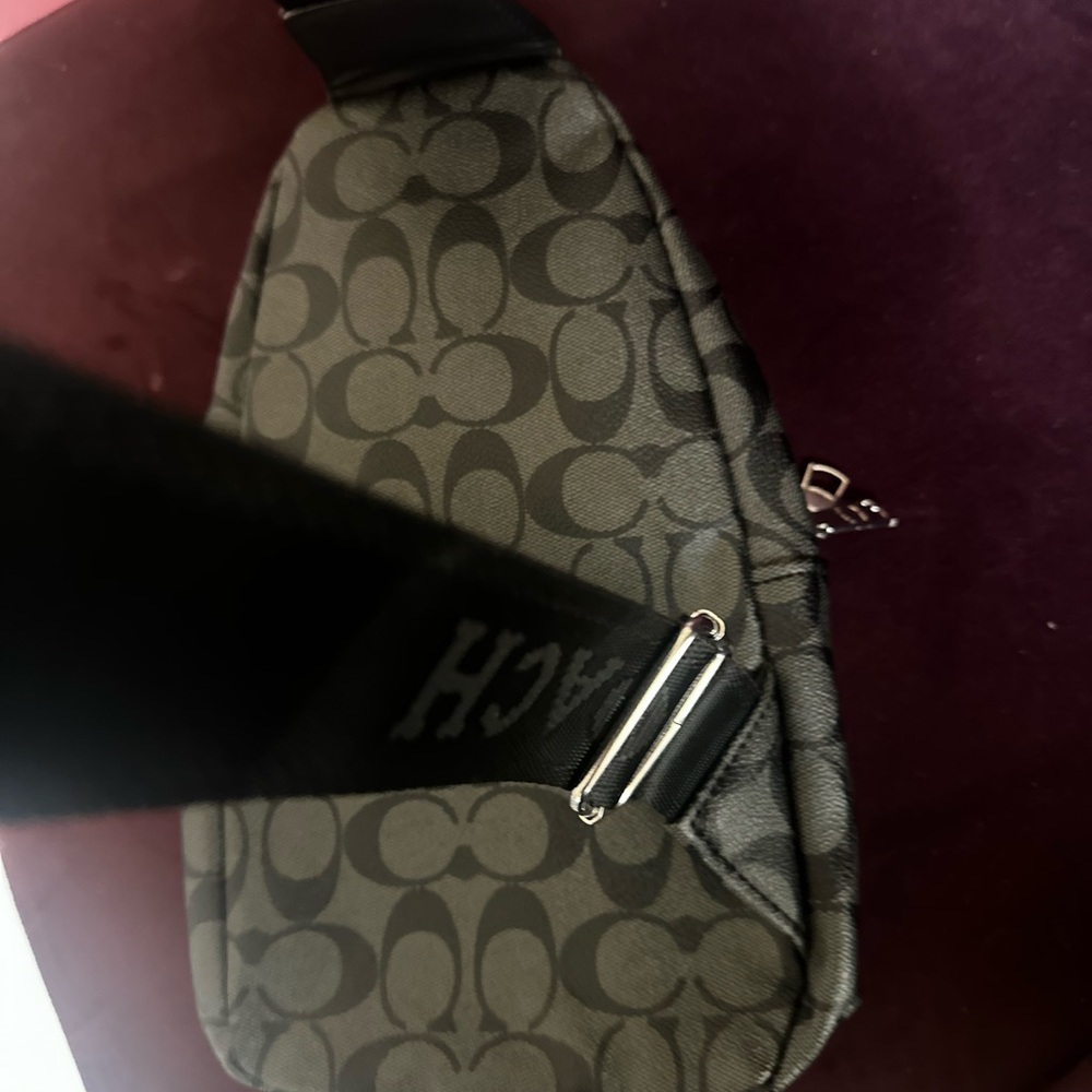 Coach Men's Charcoal/Black Signature Sling Bag - Picture 3 of 3